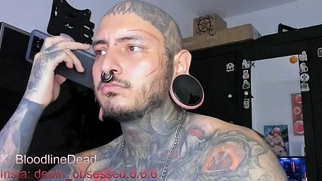 Snapshot of DEATHINK666XX chatting on March 10, 8:01 pm DEATHINK666XX online show from March 10, 8:01 pm