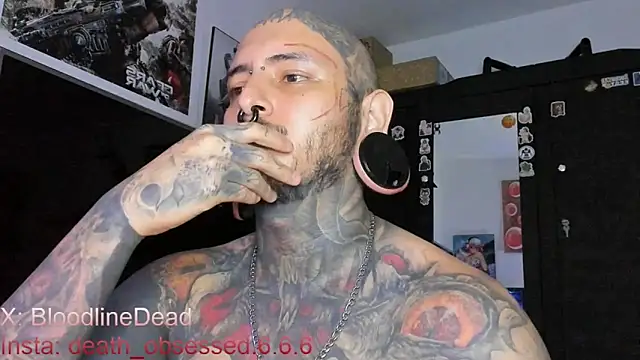 Snapshot of DEATHINK666XX chatting on March 12, 12:42 am DEATHINK666XX online show from March 12, 12:42 am