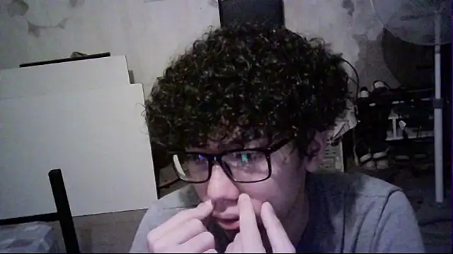 Snapshot of Emv2 chatting on March 28, 2:55 am Emv2 online show from March 28, 2:55 am