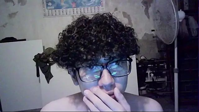 Snapshot of Emv2 chatting on March 31, 4:24 am Emv2 online show from March 31, 4:24 am