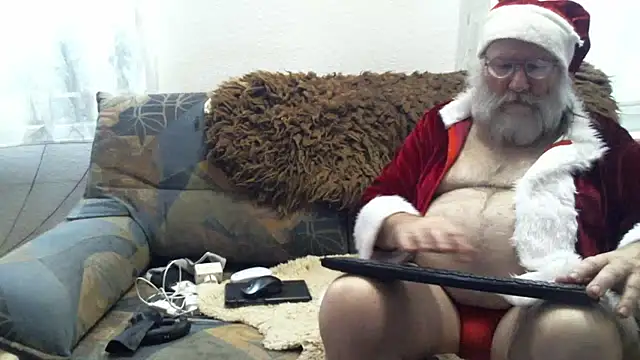 SexySantaC online show from December 28, 7:01 pm