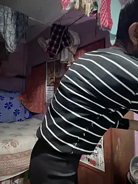 Snapshot of Sexyslimguyy chatting on December 5, 2:00 pm Sexyslimguyy online show from December 5, 2:00 pm