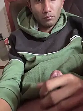 Snapshot of Sexyslimguyy chatting on January 24, 2:18 am Sexyslimguyy online show from January 24, 2:18 am