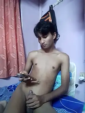 Snapshot of Sexyslimguyy chatting on September 12, 11:10 am Sexyslimguyy online show from September 12, 11:10 am