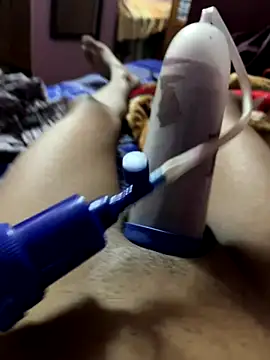 Snapshot of Sexyslimguyy chatting on November 7, 12:27 pm Sexyslimguyy online show from November 7, 12:27 pm