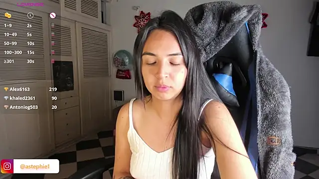 Snapshot of Miss_Nicole chatting on December 24, 5:16 am Miss Nicole online show from December 24, 5:16 am