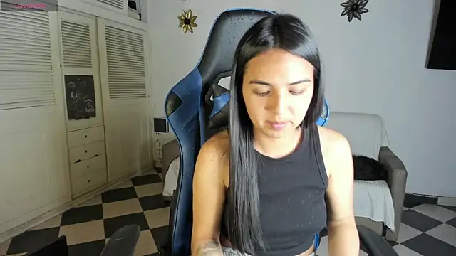 Snapshot of Miss_Nicole chatting on December 29, 1:24 am Miss Nicole online show from December 29, 1:24 am