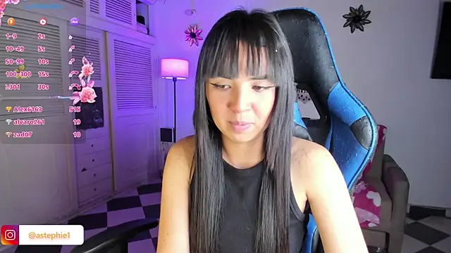 Snapshot of Miss_Nicole chatting on December 29, 4:27 am Miss Nicole online show from December 29, 4:27 am