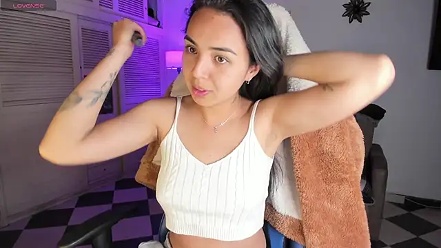Snapshot of Miss_Nicole chatting on January 8, 1:32 am Miss Nicole online show from January 8, 1:32 am