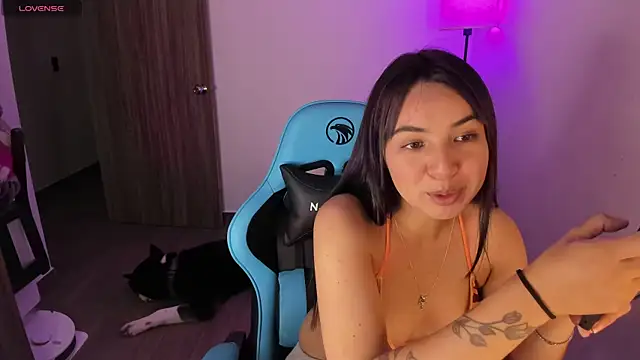 Miss Nicole online show from February 4, 7:31 pm