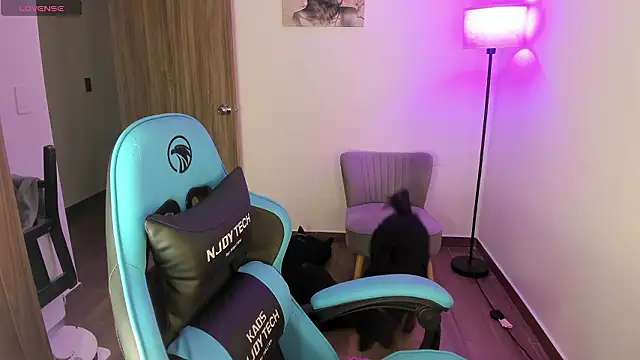 Miss Nicole online show from March 13, 8:37 pm