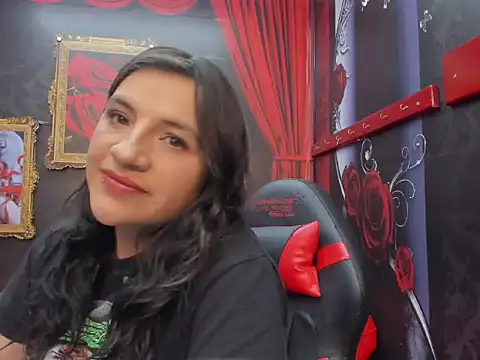 AmaiaDavies online show from December 7, 1:36 am