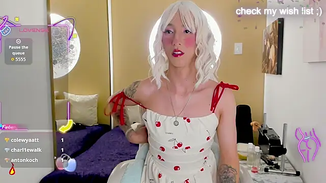 Snapshot of Yaki_Tai chatting on March 10, 1:43 am Yaki Tai online show from March 10, 1:43 am