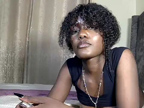 Snapshot of HarlotyQueen chatting on November 13, 8:35 am HarlotyQueen online show from November 13, 8:35 am