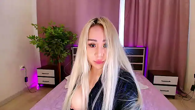 Snapshot of Yulianna_Smith chatting on March 28, 12:21 am Yulianna Smith online show from March 28, 12:21 am