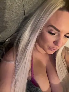 Bustyblondebabe32 online show from January 16, 5:33 pm