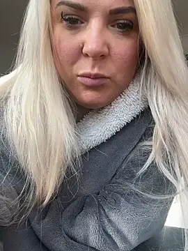 Bustyblondebabe32 online show from March 4, 9:48 am