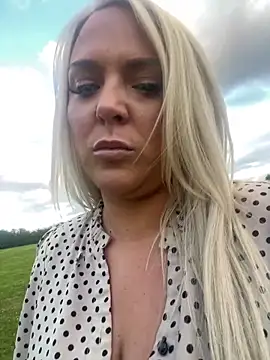 Bustyblondebabe32 online show from June 18, 7:40 pm