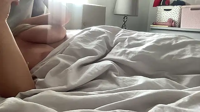 Bustyblondebabe32 online show from July 5, 8:10 am
