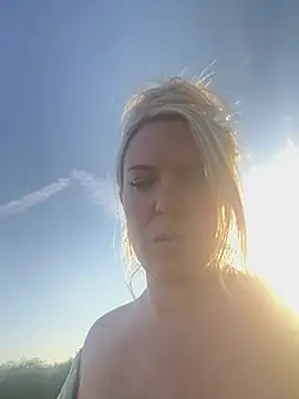Bustyblondebabe32 online show from July 9, 7:07 pm