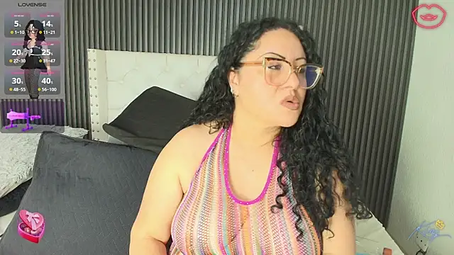 Snapshot of hazel_milf chatting on April 1, 12:17 pm hazel milf online show from April 1, 12:17 pm