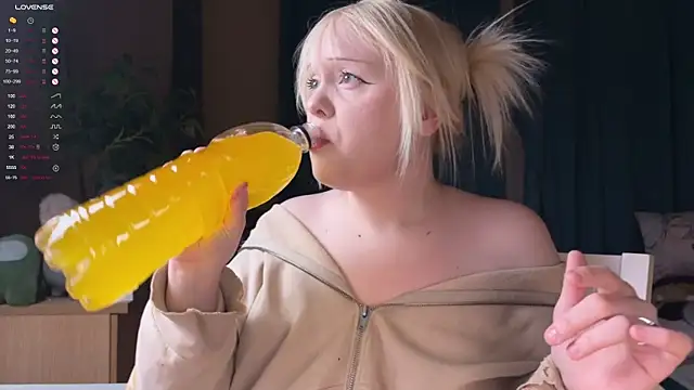 LisaLaas online show from March 21, 7:28 pm