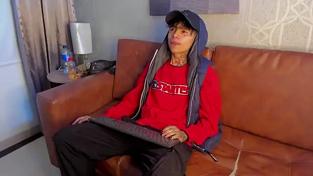 Snapshot of AcidMilo chatting on December 11, 12:34 pm AcidMilo online show from December 11, 12:34 pm