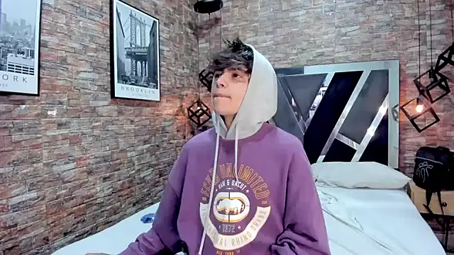Snapshot of AcidMilo chatting on December 17, 12:00 pm AcidMilo online show from December 17, 12:00 pm