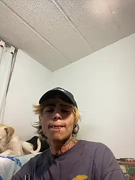 Snapshot of AcidMilo chatting on October 2, 11:12 pm AcidMilo online show from October 2, 11:12 pm