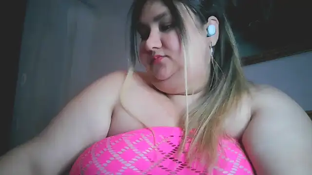 Snapshot of nicholle chatting on February 9, 4:25 am nicholle online show from February 9, 4:25 am