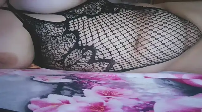 Snapshot of nicholle chatting on February 13, 4:43 am nicholle online show from February 13, 4:43 am