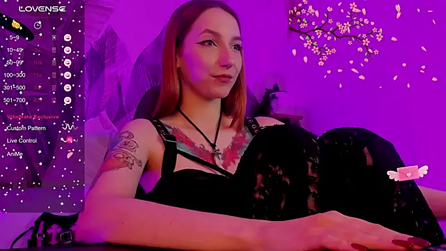 PrettyReckess online show from December 10, 2:39 pm