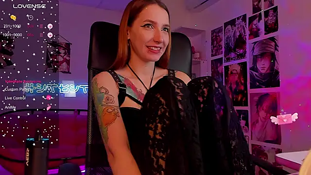 PrettyReckess online show from December 12, 2:44 pm
