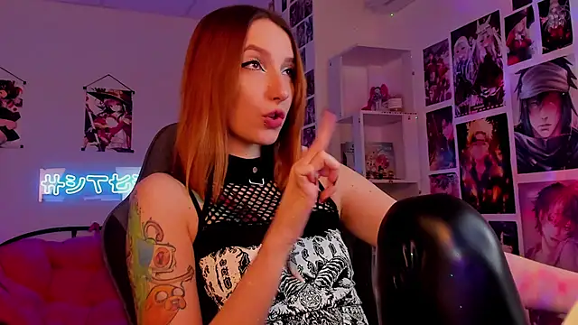 PrettyReckess online show from December 23, 8:00 am