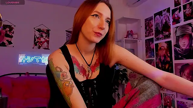 PrettyReckess online show from December 30, 11:15 am