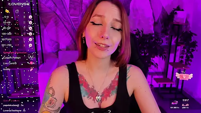 PrettyReckess online show from January 27, 1:41 pm