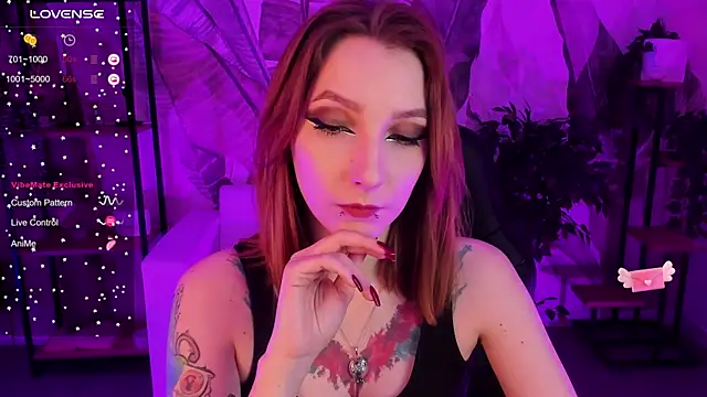 PrettyReckess online show from January 28, 7:43 am