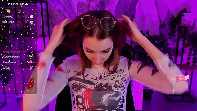 PrettyReckess online show from February 6, 11:32 am
