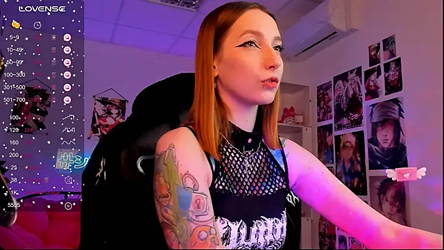 PrettyReckess online show from February 12, 11:40 am