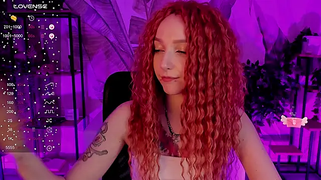 PrettyReckess online show from February 25, 4:42 pm