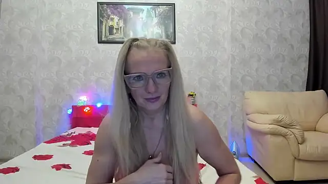 Snapshot of TrueFoxyyy chatting on March 9, 4:33 pm TrueFoxyyy online show from March 9, 4:33 pm