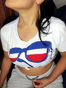 Snapshot of zhayra_rose chatting on March 6, 5:24 am zhayra rose online show from March 6, 5:24 am