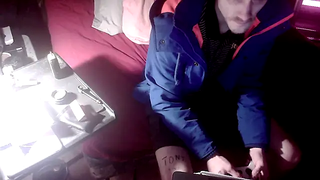 Snapshot of xxxTony999 chatting on December 4, 11:02 pm xxxTony999 online show from December 4, 11:02 pm