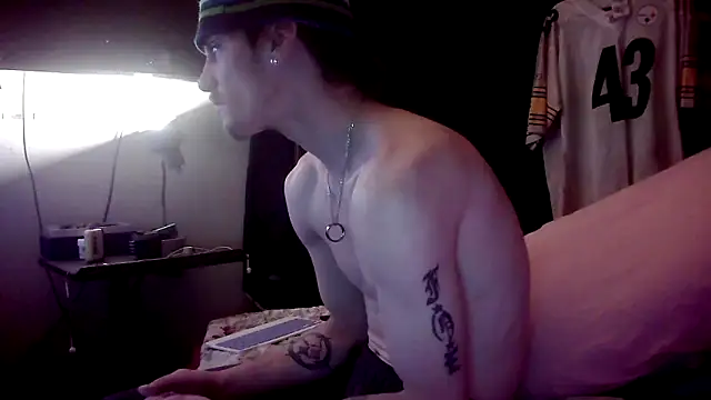 Snapshot of xxxTony999 chatting on December 7, 8:38 pm xxxTony999 online show from December 7, 8:38 pm