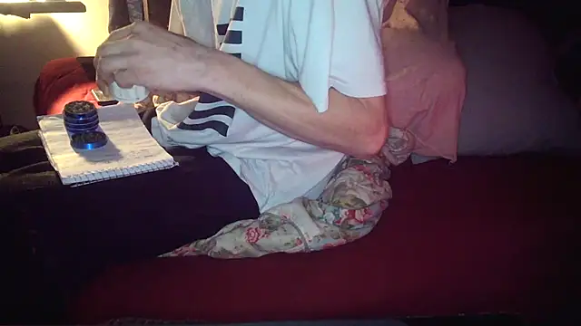 Snapshot of xxxTony999 chatting on December 13, 5:38 am xxxTony999 online show from December 13, 5:38 am