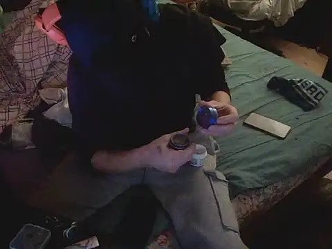 Snapshot of xxxTony999 chatting on February 1, 5:28 am xxxTony999 online show from February 1, 5:28 am