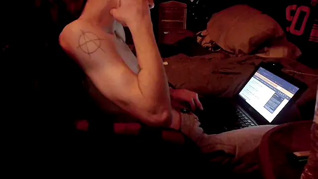 Snapshot of xxxTony999 chatting on November 4, 11:37 pm xxxTony999 online show from November 4, 11:37 pm