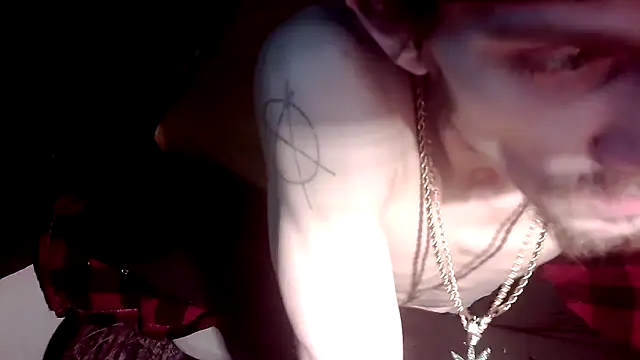 Snapshot of xxxTony999 chatting on December 17, 9:21 pm xxxTony999 online show from December 17, 9:21 pm