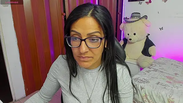 alma blue online show from November 4, 11:15 pm