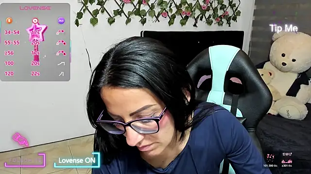 alma blue online show from January 17, 11:30 pm